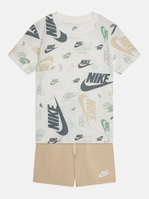 T-shirt z nadrukiem Nike piaskowy