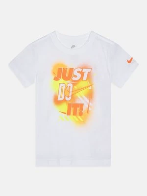 T-shirt z nadrukiem Nike Sportswear