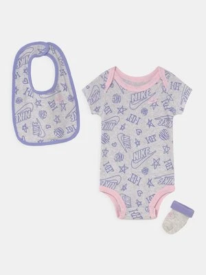 T-shirt z nadrukiem Nike Sportswear