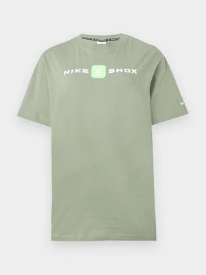 T-shirt z nadrukiem Nike ciemnozielony