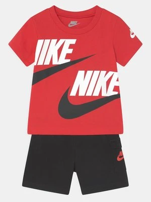 T-shirt z nadrukiem Nike czarny