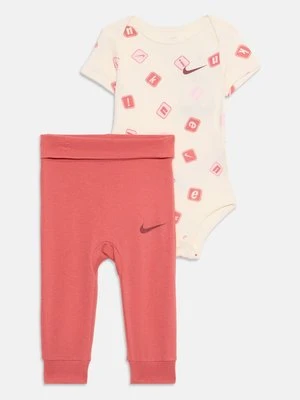 T-shirt z nadrukiem Nike Sportswear