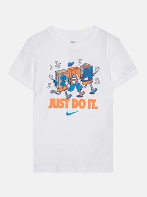 T-shirt z nadrukiem Nike biały
