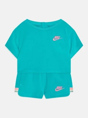 T-shirt z nadrukiem Nike zielony