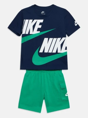 T-shirt z nadrukiem Nike zielony