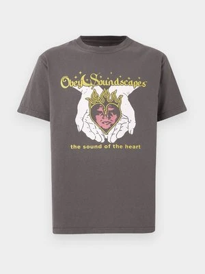 T-shirt z nadrukiem Obey Clothing