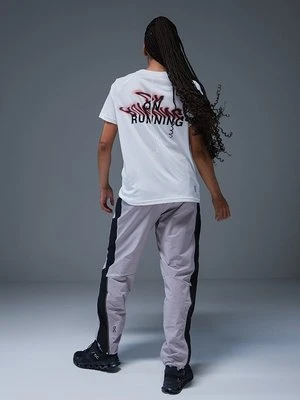 T-shirt z nadrukiem On