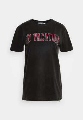 T-shirt z nadrukiem On Vacation