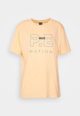 T-shirt z nadrukiem P.E Nation