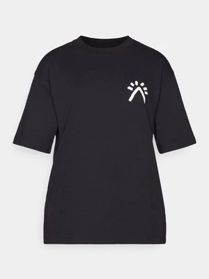 T-shirt z nadrukiem Peak Performance