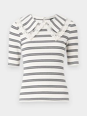 T-shirt z nadrukiem Pieces