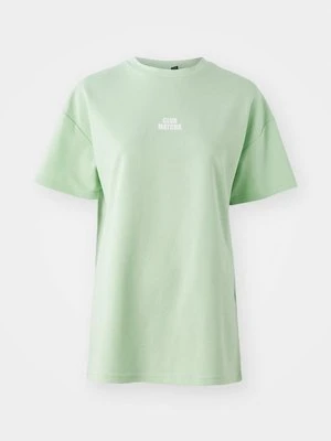 T-shirt z nadrukiem Pieces