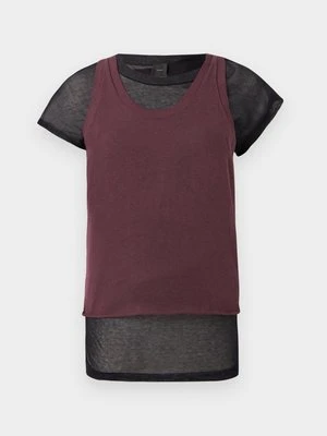 T-shirt z nadrukiem pinko
