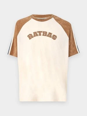 T-shirt z nadrukiem The Ragged Priest biały