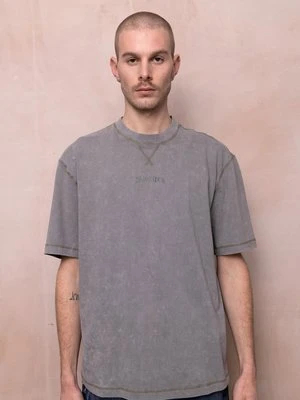 T-shirt z nadrukiem The Ragged Priest szary