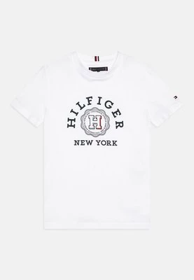 T-shirt z nadrukiem Tommy Hilfiger