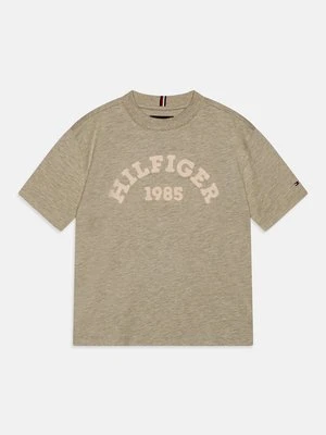 T-shirt z nadrukiem Tommy Hilfiger