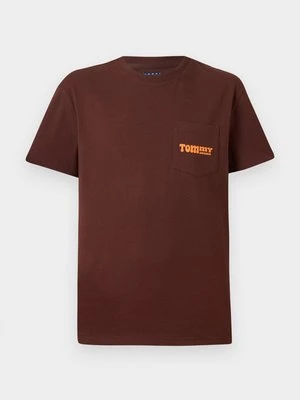 Zdjęcie produktu T-shirt z nadrukiem Tommy Jeans brązowy