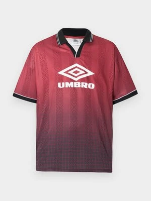 T-shirt z nadrukiem Umbro czerwony