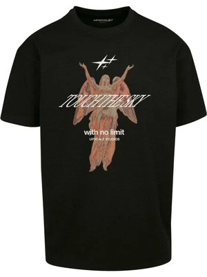 T-shirt z nadrukiem Upscale by Mister Tee