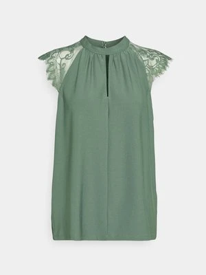 T-shirt z nadrukiem Vero Moda Tall