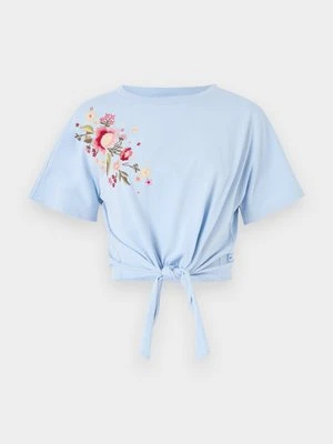 T-shirt z nadrukiem YAS