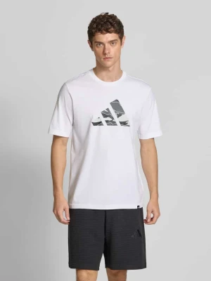T-shirt z nadrukiem z logo adidas Sportswear