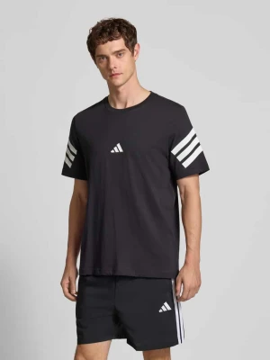 T-shirt z nadrukiem z logo adidas Sportswear