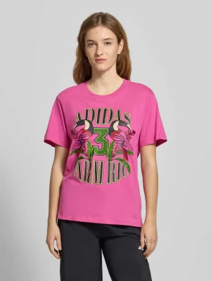 T-shirt z nadrukiem etykiety adidas Sportswear