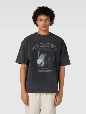 T-shirt z nadrukiem z logo i motywem model ‘ADDICTED’ No Bystanders