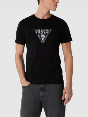 T-shirt z nadrukiem z logo model ‘GEO TRIANGLE’ Guess