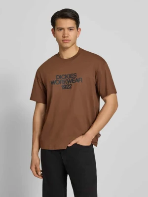 Zdjęcie produktu t-shirt z nadrukiem z logo model 'TORREY' Dickies Ciemnobrązowy