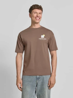 t-shirt z nadrukiem z motywem i okrągłym dekoltem drykorn