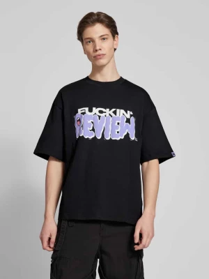 T-shirt z nadrukiem z napisem i logo REVIEW