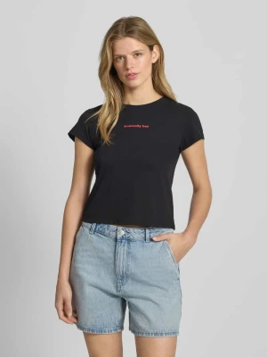 T-shirt z nadrukiem z napisem i okrągłym dekoltem Review