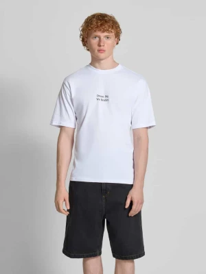 T-shirt z nadrukiem ze sloganem REVIEW Biały