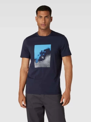 T-shirt z nadrukowanym motywem model 'JAAMES' ARMEDANGELS