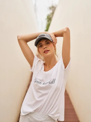 T-shirt z napisem biały Moodo