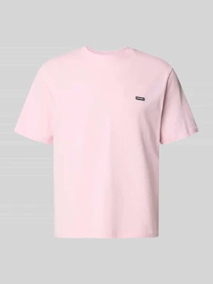 t-shirt z naszywką z logo i okrągłym dekoltem REVIEW