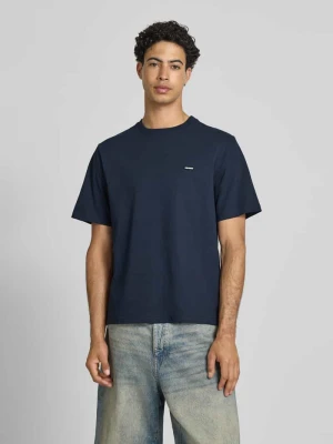t-shirt z naszywką z logo i okrągłym dekoltem REVIEW