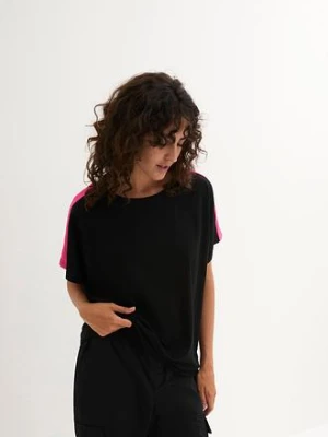 Zdjęcie produktu T-shirt z neonowymi paskami BonPrix czarny