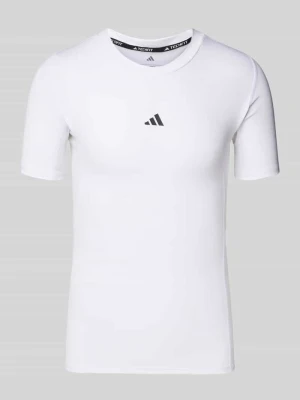 T-shirt z o kroju slim fit z nadrukiem z logo adidas Training