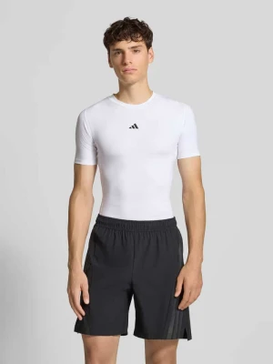 T-shirt z o kroju slim fit z nadrukiem z logo adidas Training