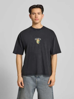 t-shirt z obniżoną linią ramion REVIEW