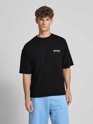 T-shirt z obniżonymi ramionami REVIEW