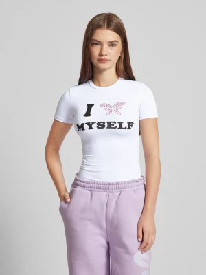 T-shirt z obszyciem kamieniami stras model ‘Love Yourself'’ FELICIOUS