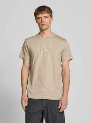 T-shirt z okrągłym dekoltem i wyhaftowanym logo Calvin Klein Jeans