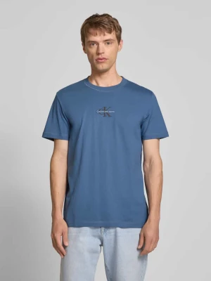 T-shirt z okrągłym dekoltem i wyhaftowanym logo Calvin Klein Jeans