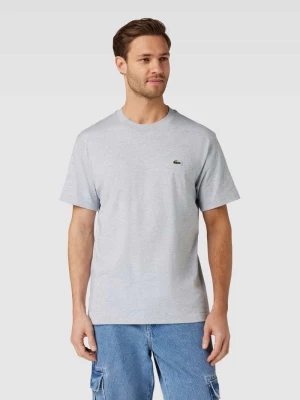 T-shirt z detalem z logo model ‘BASIC ON’ Lacoste