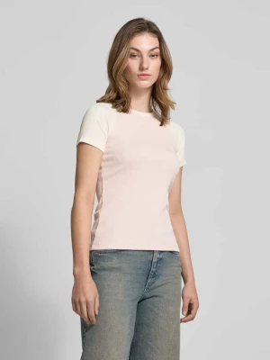 T-shirt z prążkowanym okrągłym dekoltem Guess Jeans